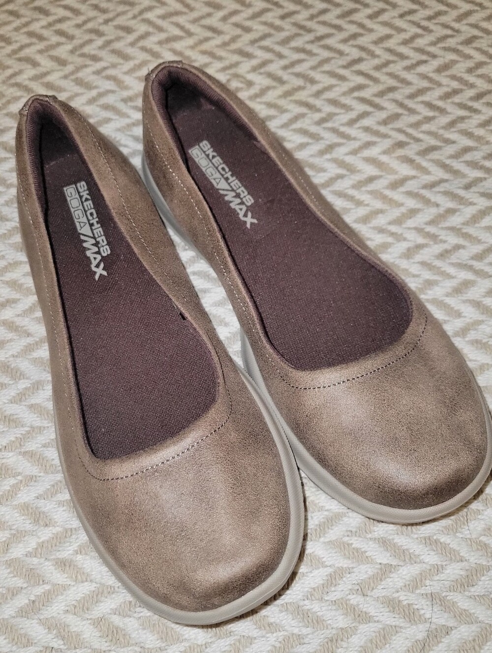 Women's Skechers Goga Max Slip On Flat Brown Size 7.5